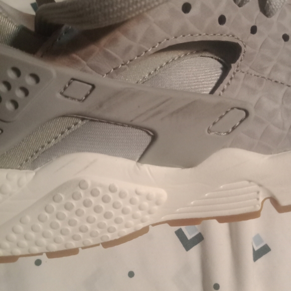 Women's Nike Air Huarache Run Premium 'Wolf Grey' Size 7.5 - Picture 6 of 8
